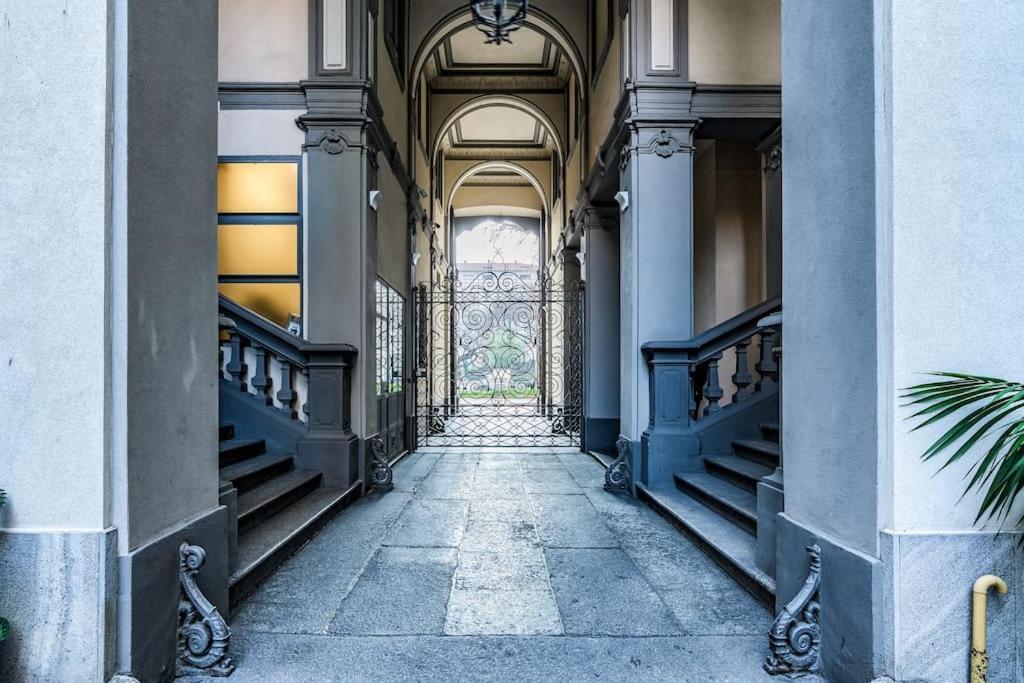 Ad Un Passo Dal Duomo Elegante Appartamento Wifi ミラノ エクステリア 写真