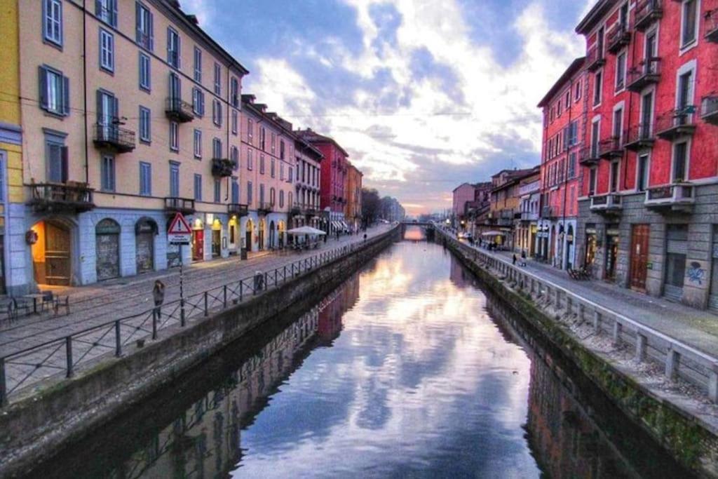 Ad Un Passo Dal Duomo Elegante Appartamento Wifi ミラノ エクステリア 写真