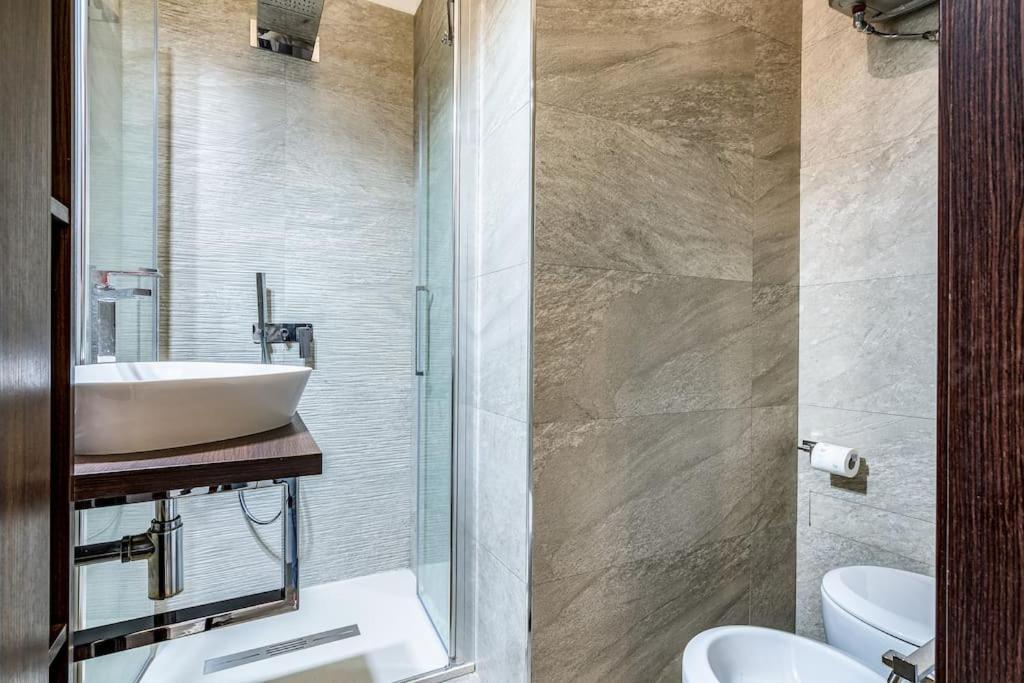 Ad Un Passo Dal Duomo Elegante Appartamento Wifi ミラノ エクステリア 写真